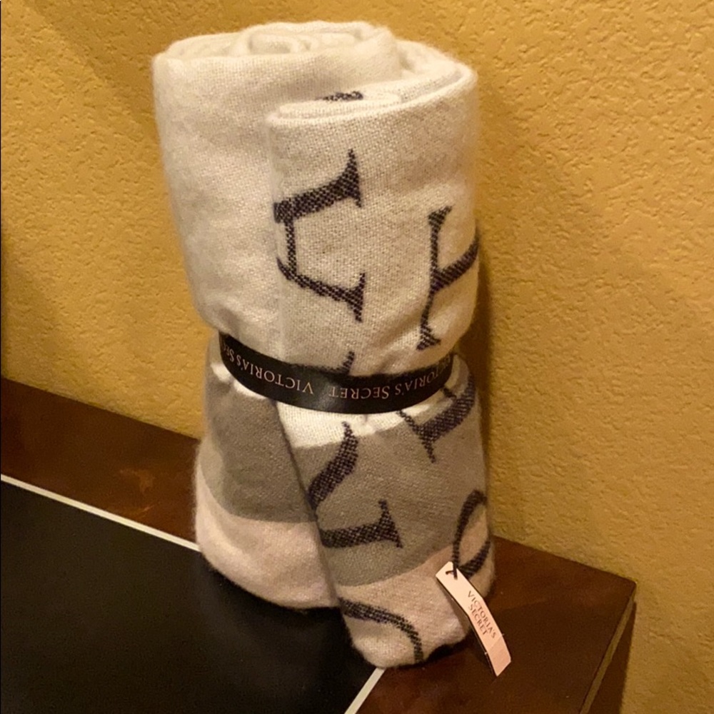 VICTORIA’S SECRET flannel throw BLANKET